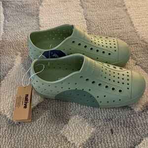 Native Kids Shoes size J2 Jefferson Block Tea Green 
With tags, never worn.